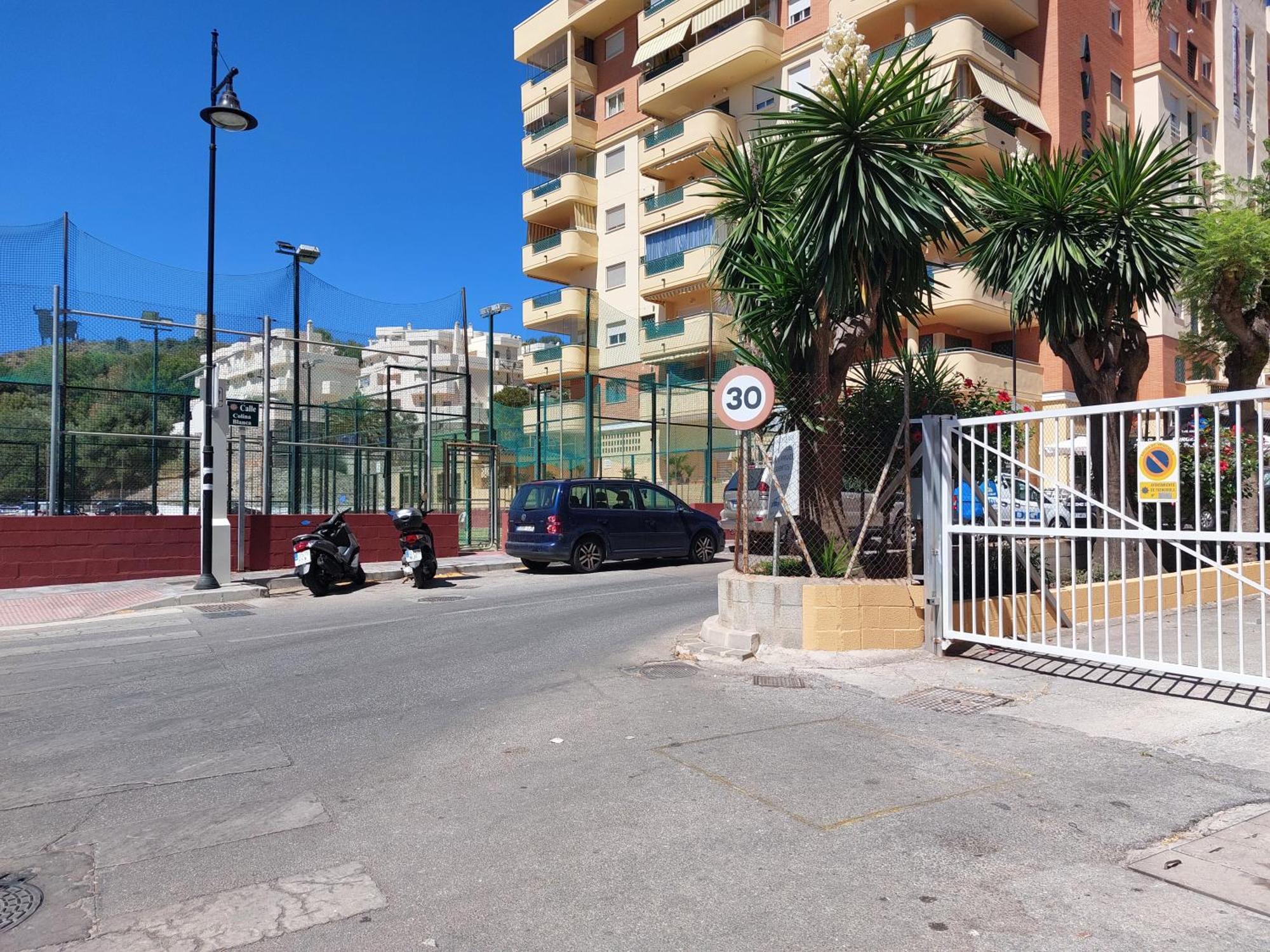 Estudio Con Piscina Y Parking, Playa A 4 Min A Pie, Tren A 2 Min Fuengirola Eksteriør billede