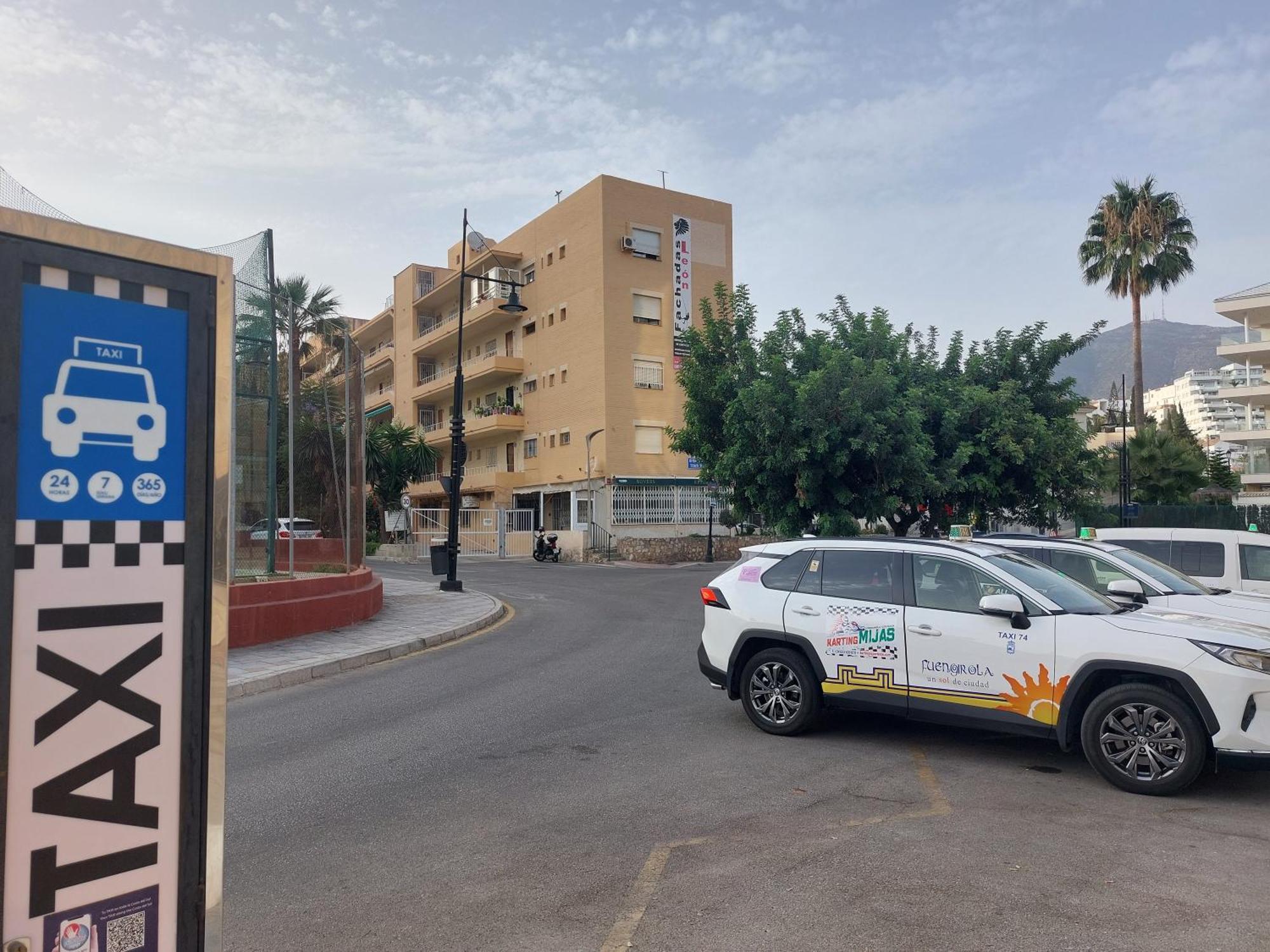 Estudio Con Piscina Y Parking, Playa A 4 Min A Pie, Tren A 2 Min Fuengirola Eksteriør billede